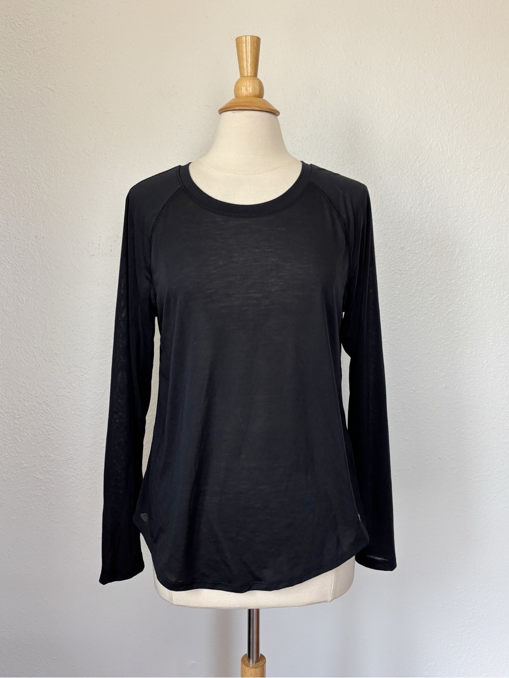 Under Armour Solid Black Long Sleeve Open Back Athletic Top